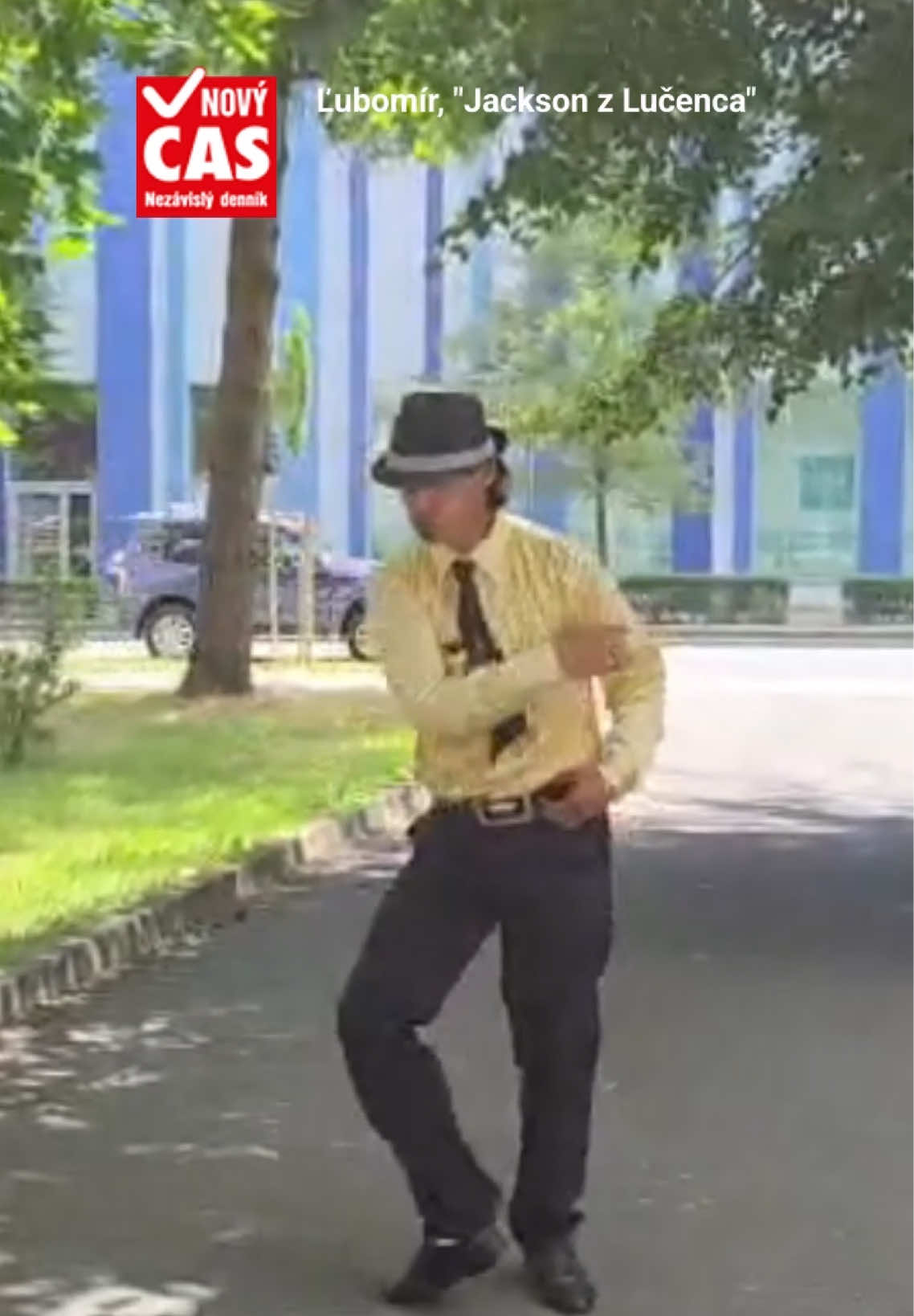 Ľubomír, ktorého mnohí poznajú ako Michaela Jacksona z Lučenca, nám predviedol svoje tanečné schopnosti. 🕺✨ 👉 Čo hovoríte na jeho tanečné umenie? Dajte nám vedieť do komentárov. 💬