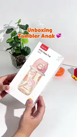 Temani si kecil tetap terhidrasi dengan Sakumini Botol Minum Anak PPSU 500ml! 🫶🏻 ✨ PPSU Premium ✨ BPA Free & Food Grade ✨ Tutup 2-in-1 Multifungsi ✨ Safety Lock Anti Bocor Praktis untuk sekolah, jalan-jalan, dan aktivitas sehari-hari. 🧸💕 🛒 Checkout sekarang juga di Sakumini Official Store! #Sakumini #BotolMinumAnak #pilihanterbaikibu 