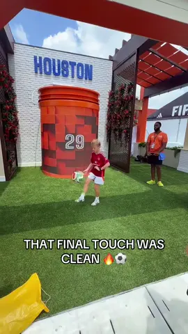 Bro finished with style 😂⚽️ (via @ianfutbol_13) #worldcup #houston #Soccer #jugglingchallenge #worldcup2026 