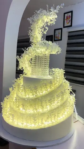 This masterpiece ☺️ #weddingcake #cakeinibadan #tiktokviral #trending #fyp 