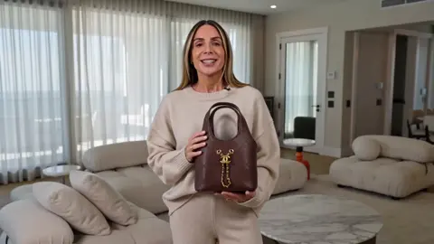 Every woman deserves a bag of her own. Comment with your favorite brand, and I’ll help you find it.#fashiontrends #itbag #bagcollector #affordablfluxury