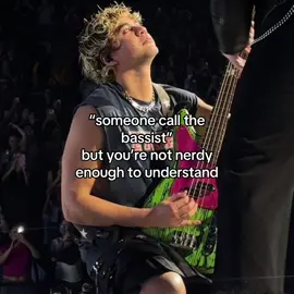 calum’s smirk is hilarious too #5secondsofsummer #everyonesastartour #calumhood #lukehemmings #fyp @5 Seconds of Summer @5SOS HQ @thedailysauce @Luke Hemmings @Calum Hood 