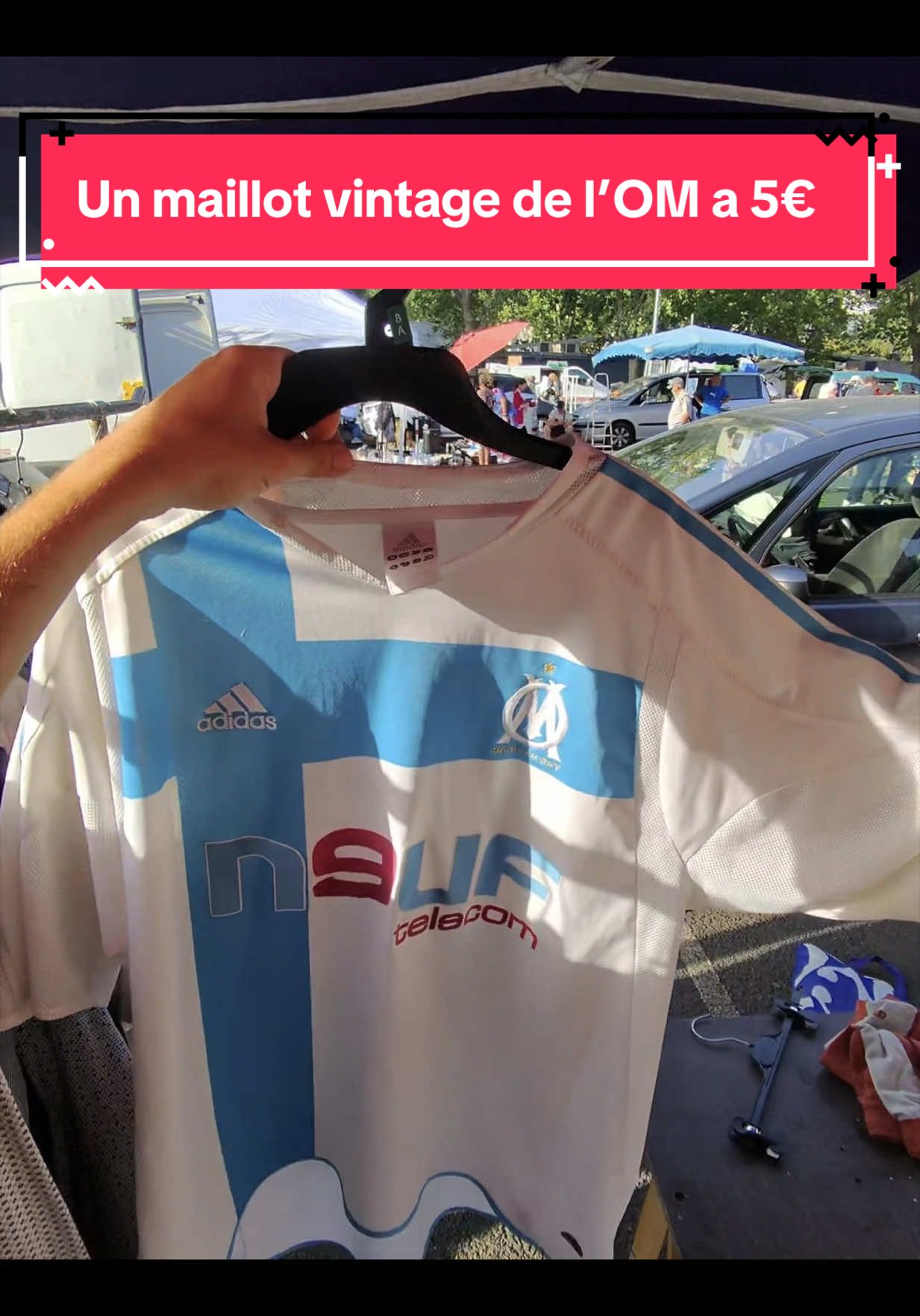 Vraiment mes trouvailles préférés les maillots de foot vintage! 5€ pour le maillot 2004/2005 de l’OM! #thrift #carboot #videgrenier #brocante #OM 