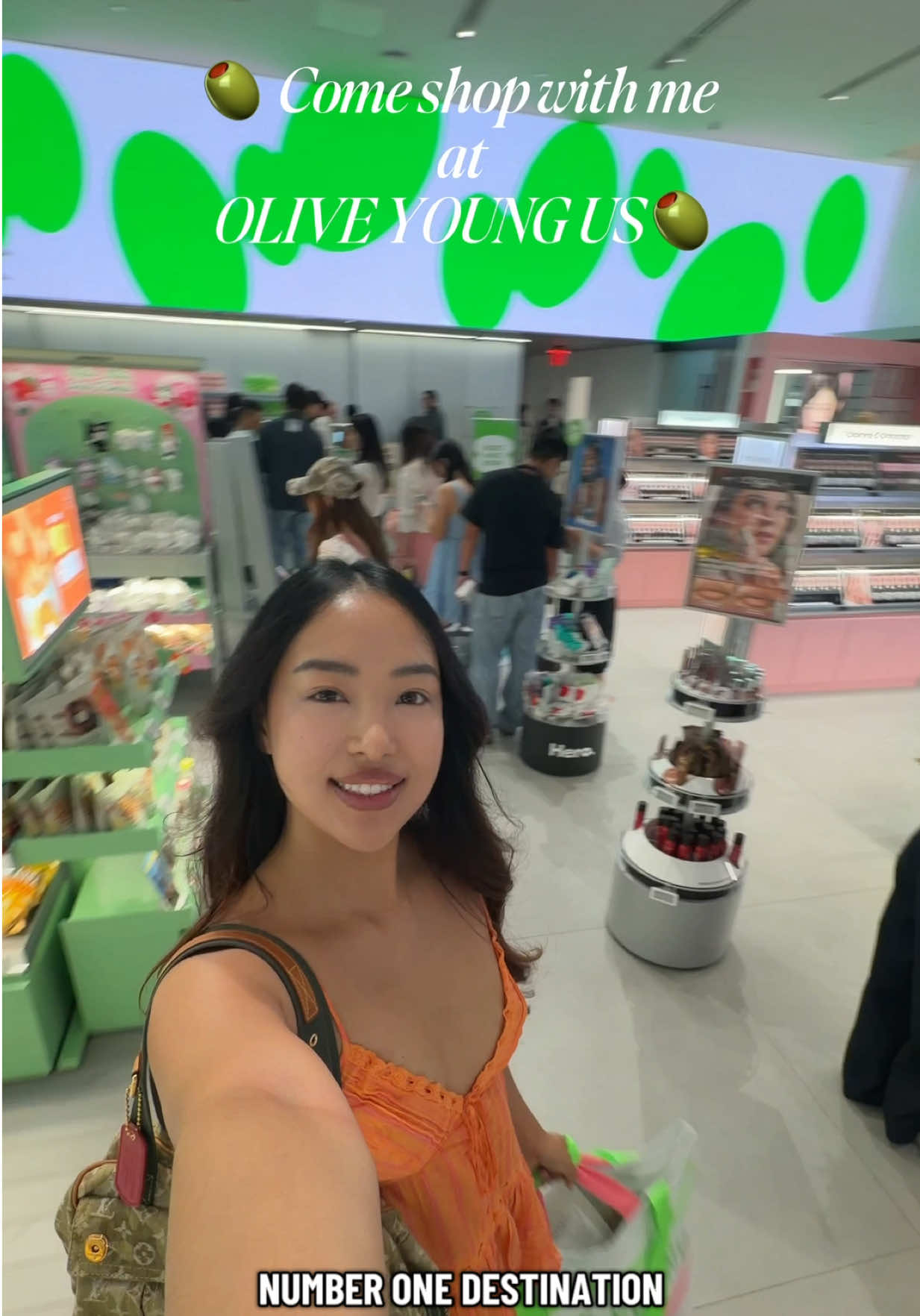 Olive Young is finally in the U.S.. There are so many things to try here, I feel like a kid in the candy store. Here’s everything you need to know about the new store and btw for non LA residents, their US site is also live@OLIVE YOUNG US #oliveyoung #oliveyoungus #kbeauty #koreanskincare #BeautyTok 
