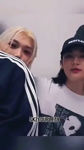 แหม!! กลัวใครแย่งหรอ ถึงกอดคอขนาดนั้นน่ะ😏#hyunjin #felix #hyunlix #straykids #skz