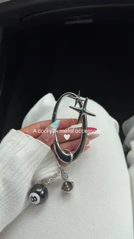 #dealsforyoudays #y2k #chrome #carabiner #carabinerkeychain 