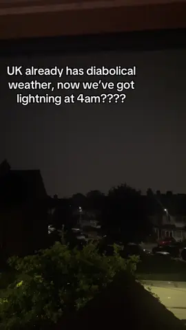 lightning at 4am yk bro it’s hawt 🫥  #ellakye #uktiktok #lightning #ukweather 