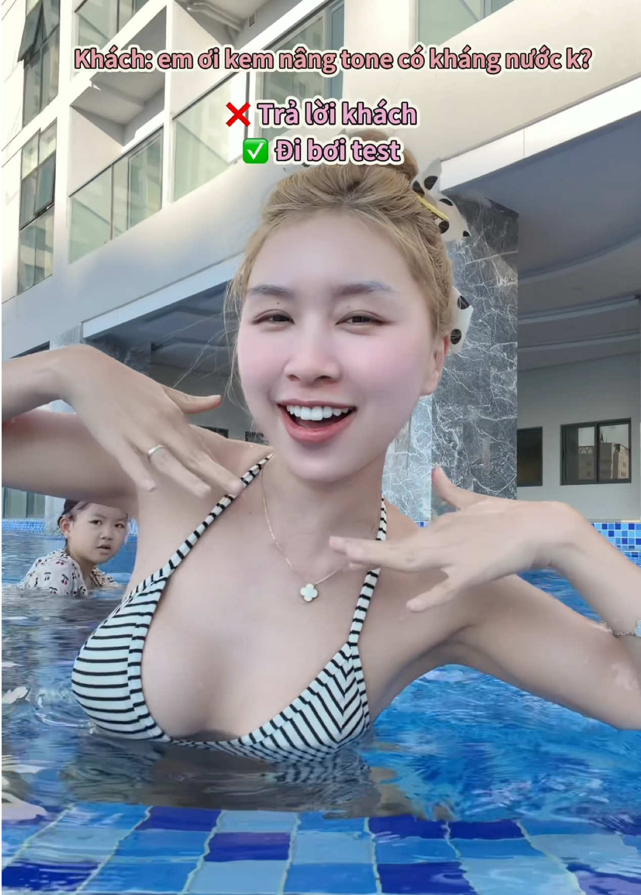Trvia hũ kem dùng mang vào Nha Trang cạn đáy cong vỡ cả nắp nhưng vẫn kịp test cho ce haha 🤣