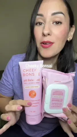 Este dúo de Cheeky Bonsai apoya a mantenerme limpia у balanceada #cheekybonsai #femininehygiene #phbalance #femininewash #probiotics 