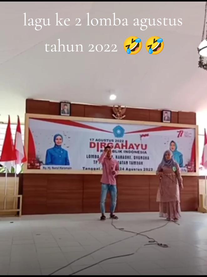 pertama kali ikut lomba karaoke di tahun 2022..lucu 🤣🤣