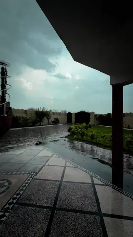 کچھ خواہشیں بارش کی بوندوں کی طرح ہوتی ہیں جنہیں پانے کے لیے ہتھیلیاں تو بھیگ جاتی ہے مگر ہاتھ ہمیشہ خالی رہتے ہیں🖤🫀🌧️🥀#fyp #1millionaudition #viral #viralvideo 