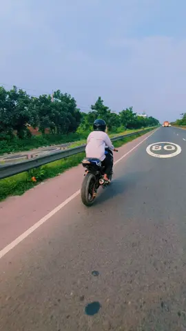 Tum kyun itni dhur hoo?😭🫶🏻 “Sundori💗” . . . #blue_shark🦈 #foryyyyyyyyyyyyyyyyyyyyyyy #4vbikelover🔥🔥🔥 #bike ride song 