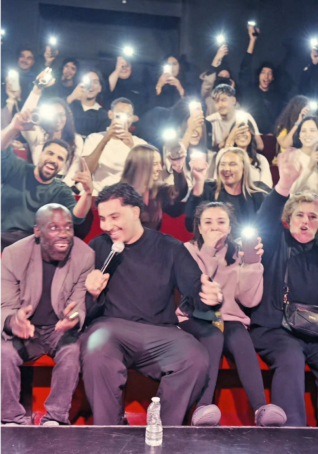 Regardez c’était la dernière de la saison et on finis très bien c’était un public de folie 😂😂😂 @KOPUS  #humour #spectacle #comedy #paris 