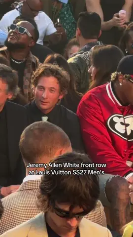 Jeremy Allen White attends the @Louis Vuitton SS27 Men’s show in Paris 🥹 #DazedFashionTV #TikTokFashion #LouisVuitton #JeremyAllenWhite