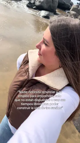 Tu empleo puede pagar tus cuentas, pero tus horas libres pueden construir tu futuro.  Si tienes entre 1 o 2 horas al día, puedes empezar a construir algo para ti. Comenta YO o ve al link de mi perfil de Instagram Sivoney.bruzon para entregarte toda la información  #emprendimientodigital #ingresosextra #negocios #busines #chilenos 