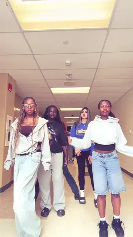 Last day of school!! @𝓜🖤 @𝐒.ꨄ @𝓼 @Keke #dance #trendd #fyp #viral 