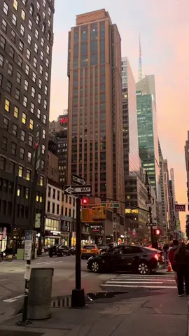 this city is just amazing #nyc #newyorkcity #travel #sunset 