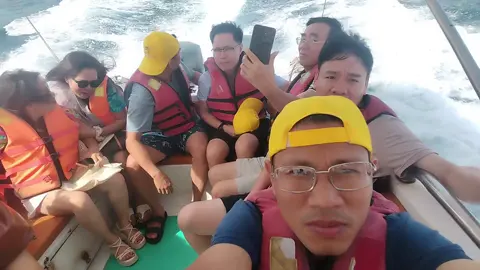 Lần đầu được đi tàu nhanh😀 