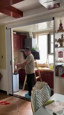 When used as a kitchen door,it can block oil somke, and when used as a balcony door, it can prevent wind and heat insulation.It is suitable for a variety of scenes, and it does not take up space when pushed and pulled,and it can be installed by one person without punching.Global shipping,Customization supported!#madeinchina #foldingdoor #foldingdoorfactory #kitchendoor #balconydoor 