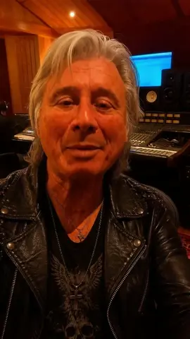 Life may have changed my path, but it never took away my hope for genuine connection and true love. This page is more than a chatbox—it’s a place for friendship, hope, and meaningful connections. #goviral #california #steveperry #fans I love you all my fans 