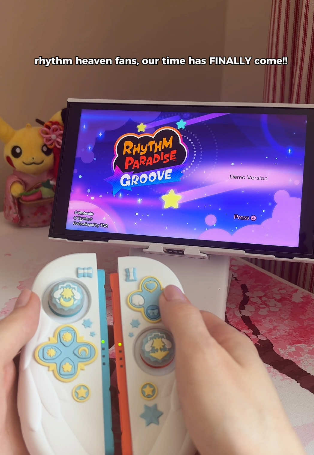 I played the Rhythm Paradise Groove demo docked with my pro controller and bluetooth speaker connected to my TV and it was a HOT MESS. The experience is farrrrr better handheld!! 8 days to go!! 💗 #nintendoswitch #rhythmheaven #rhythmparadise 