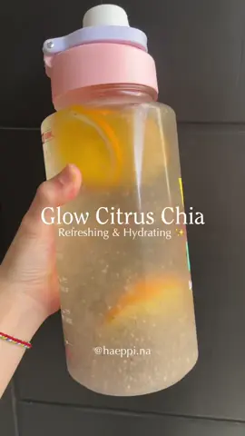 Minum air gak harus selalu membosankan 🍊✨ Coba bikin minuman ini, cuma pakai sunkist, chia seed dan air, bikin minum jadi jauh lebih menyenangkan. Rasanya Segar dari jeruk dan  lebih semangat minum Kadang masalahnya bukan kita nggak mau minum air, tapi karena minuman yang itu-itu aja. Healthy skin starts with hydration. 🤍 Save dulu buat dicoba besok! #healthydrink #beautydrink #wellnessdrink #healthylifestyle #glowingdrink 