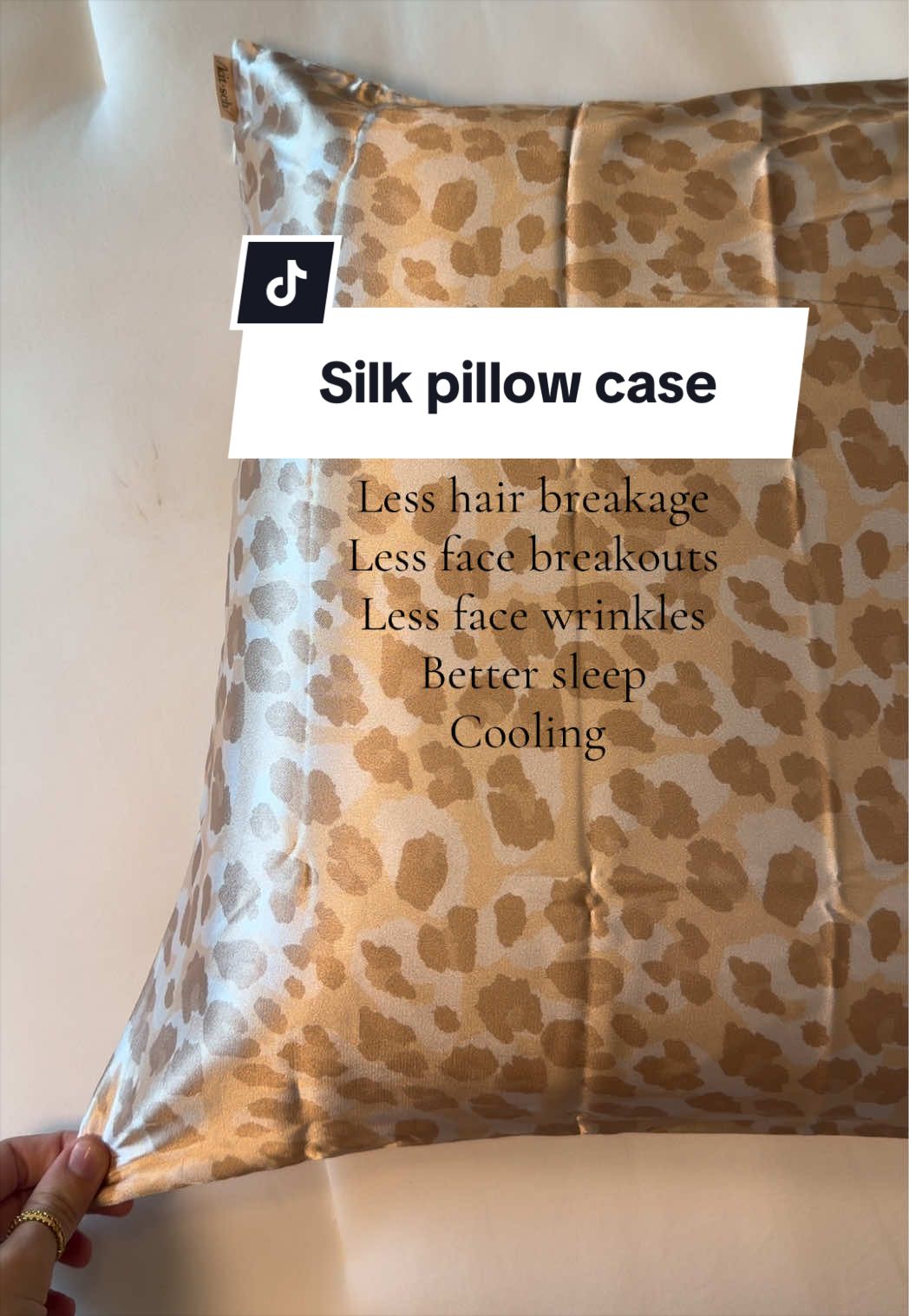 So many benefits to a silk pillow case and this one is high quality #kitsch #kitschpillowcase #silkpillowcase #betterhairpillowcase #dealsforyoudays 