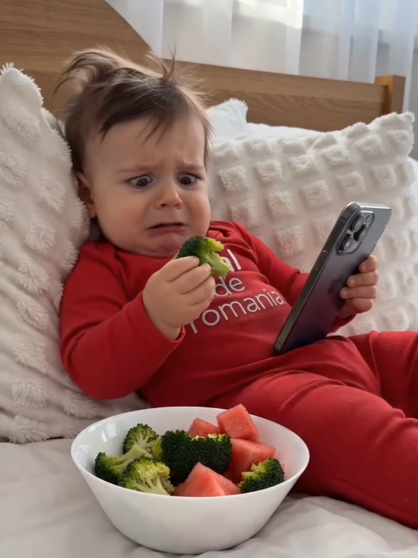 Când vrei bomboane, dar viața îți dă broccoli #fyp #viral #funny #baby #funnyvideo 