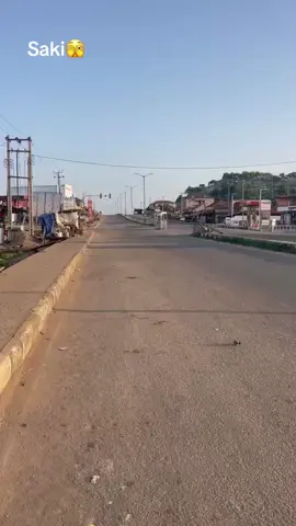 Curfew Mubarak to people of Saki and other local Government surrounding the Old Oyo national park , May the curfew not be in vain, and the the abducted teachers and children regain their freedom soon. Kudos to the Government and our security personnel. #curfew #oyostate #saki #security #fyp 