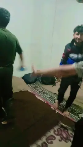 خوشحالی زانته په خپله ورګوه مسافر وته سلام A+A
