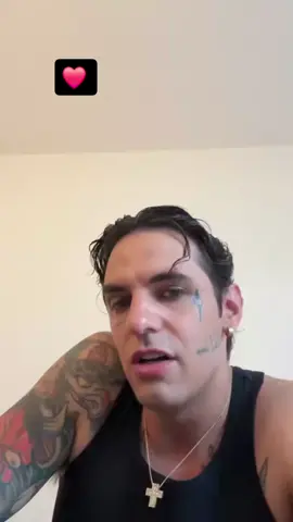 Oggi  25 giugno 2026 è il mio compleanno e come promesso Achille Lauro dopo la mia richiesta nel fan club ha   esaudito un mio desiderio 🥰❤️❤️ gli auguri più belli.... Ma l amore è la dolcezza di questo ragazzo??? 🥰  Grazieeeeeeee di cuore ❤️ 