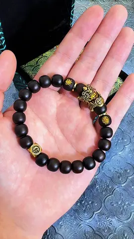 Exquisite high-quality lightning-wooden bracelet, adorned with auspicious mythical creatures, golden light incantations, thunder energy, prosperity and wealth, golden light protection, and wealth-lock black onyx. A delicate bracelet, a high-quality bracelet, a summer winner ankle bracelet #Bracelet#PositiveEnergy#ProtectiveAmulet#GuardingAura