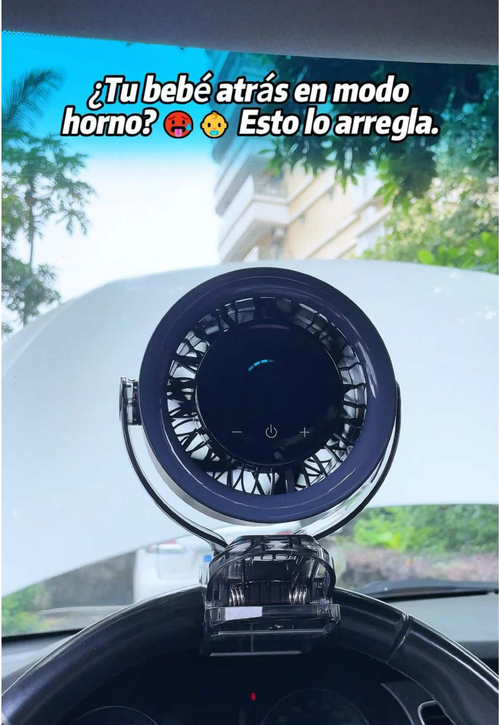 Este abanico va a donde sea que vayamos en verano 🥵 Se engancha directo al carro y mantiene a los niños bien frescos 🧊 ¡La potencia que tiene esto! 🥶💨 #fan #summervibes #cool #portable #Summer