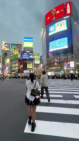 တိုကျိုရောက်ရင် shibuya crossing ပြေးရတယ်ဆိုလို့#shibuya #foryou #tokyo #fypシ゚viral 