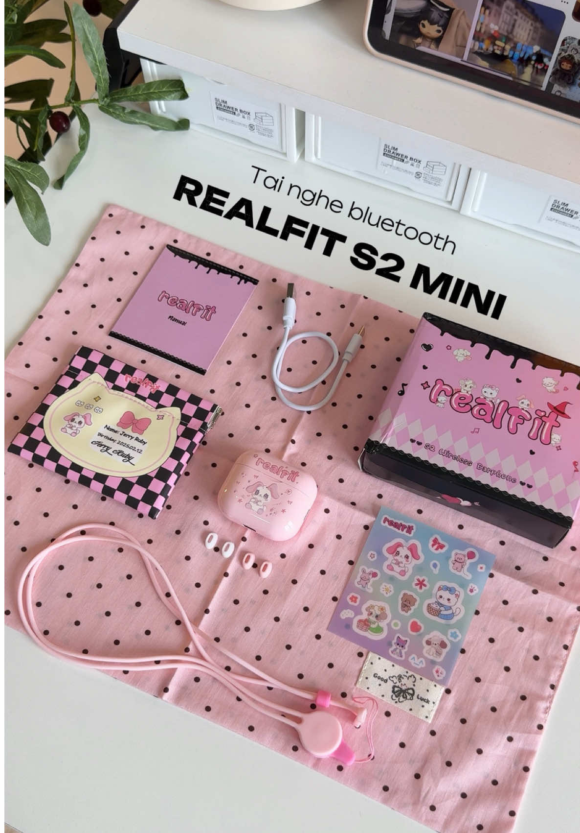 Mấy em ghệ tone hồng điểm danh đi ạ 🥰 #dilamduilamnha #tainghebluetooth #realfit #taingherealfit #unboxing 