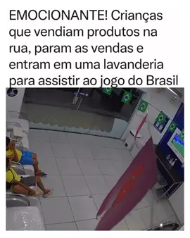 Meninos que vendiam produtos nas ruas interrompem o trabalho por alguns minutos e entram em uma lavanderia para assistir ao jogo do Brasil. A cena chamou a atenção de quem estava no local. Em meio à rotina corrida e à luta diária para ajudar no sustento da família, os garotos encontraram um momento de pausa para torcer pela Seleção Brasileira. Um gesto simples, mas que evidencia como o futebol é capaz de unir e emocionar brasileiros de todas as realidades.  #tiktoknoticias #copadomundo #brasil 
