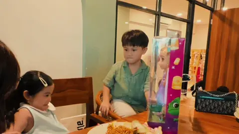 Yuka semakin luluh sama Abew kayanya nih 🤣🤣🤣@merossa novega putri  #alethaabew #yukachan 