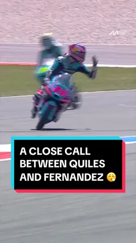 @maximoquiles28 wasn’t happy with Fernandez after their close call! 😮‍💨  #DutchGP🇳🇱 #Moto3 #MotoGP