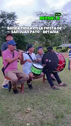 Así se goza en mi lindo pueblo de Betania! 🌿🔥 Celebrando la Fiesta de San Juan al ritmo único y alegre de nuestra banda típica. ¡La tradición y el sabor de la selva no se detienen! ✨🎶 #FiestaDeSanJuan #Betania #BandaTipica #SelvaPeruana #SanJuan2026