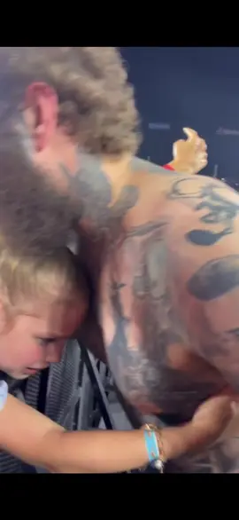 One year ago Naomi cried and said “I wish I could hug him” & this year, her wish came true 🥹💕🫶🏼thankful for the girl that took this video🤍 @Post Malone thank you🥰 #postmalone #cleveland #fyp #ohio 