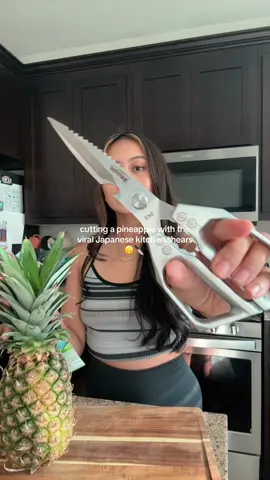 bc I didn’t have any chicken bones to test it on 😆 but these kitchen shears can seriously cut through anything! SO GOOD 🔥  #kitchengadgets #dealsforyoudays #huuskscissors #kitchenshears #KitchenHacks 