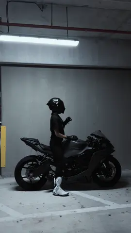She’s on a 636?? #bikergirl #z6xr #motorcycles #femalemotoryclist #bikergirlaesthetic 
