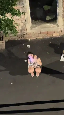 Con nhà ai xinh quá ta