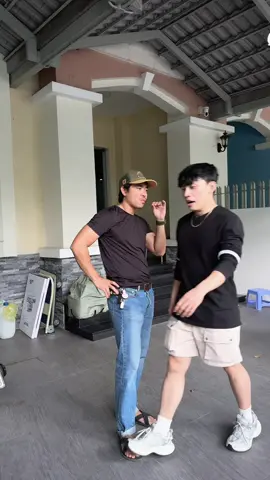 Bởi vì anh ấy là chang trai thư giãn @Hoàng Minh Triết 