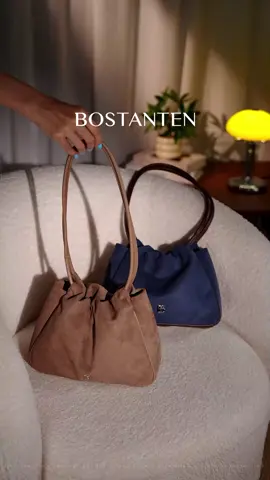 Suede Season Starts Now Cloudy Bag กระเป๋ารุ่นใหม่จาก Bostanten พร้อมให้เป็นเจ้าของแล้ว ด้วยวัสดุหนังกลับสุดพรีเมียมที่ให้ลุคละมุนแต่ยังดูหรู พร้อมสีใหม่ Navy & Brown ที่เข้าได้กับทุกสไตล์และทุกวันของคุณ วางขายแล้ววันนี้! รีบเข้า @Kambum Live Channel เพื่อรับโปรแรงและราคาพิเศษที่มีเฉพาะในไลฟ์ #bostanten #bostantenbag #newcollection #แก้มบุ๋ม #แก้มบุ๋มพีท 