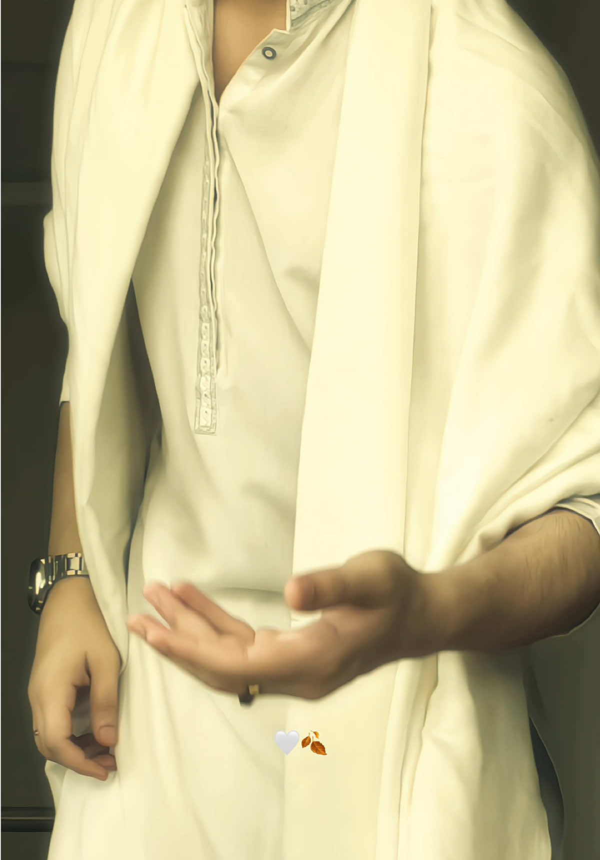 With some old vibes ❤️‍🔥🍂… . . . . . . . . . . #foryou #foryoupage #pathan #shawl #fyp 