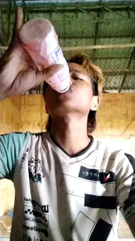 ស្ដាប់ឲ្យចប់ពីរោះអត់ចម្រៀងច្រៀងហ្នឹង។🥵