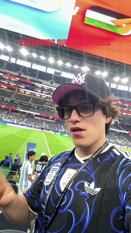 Esperando  a messi para el espectáculo #messi #mundial 