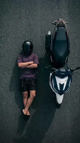 #hypic #hypiccreator   🇵🇭 Paano gawing epic dark sleek motorcycle poster ang larawan ng rider at Yamaha scooter gamit ang trending AI sa TikTok ✨. Sa tutorial na ito, matututunan mo kung paano gamitin ang Ai photo edit, photo prompts, chatgpt photo editing prompt, Ai Image Generator Tutorial, ai prompt tutorial, at how to edit your photos para gawing cinematic double exposure poster ang simpleng top-down shot na larawan ng rider at scooter mo 📸. Ang trend na ito ay bagay sa mga mahilig sa madilim at minimalist na motor poster: naka-full black Alpinestars riding suit ang rider, may Honda full-face helmet, katabi ang matte black Yamaha scooter, madilim na aspalto na kalsada, maulap na madilim na langit, subtle dark fog, at malaking semi-transparent silhouette ng rider sa itaas ng frame. Panatilihing malinaw ang pose, itim na riding gear, helmet, at matte na itim na Yamaha motor para makilala pa rin, pero gawing mas moody, cinematic, at propesyonal ang buong larawan 🤩. Sa video na ito, ipapakita kung paano gumawa ng cinematic dark motorcycle double exposure poster, top-down scooter rider double exposure edit, matte black motor movie poster tutorial, AI motorcycle photo edit, minimalist dark motorcycle poster prompt, helmeted rider silhouette overlay, moody asphalt ground photo, monochrome black motor poster, dark empty pavement background, at dramatic dark tone motorcycle scenery edit. Pwede mo ring gamitin ang mga keyword na dark smooth asphalt road, flat top-down aerial shot, matte all-black Yamaha scooter, full black Alpinestars leather riding suit, black full-face Honda helmet, subtle soft mist, dark gray moody sky, cool dark shadow tones, semi-transparent helmeted rider silhouette overlay, faint volumetric dim light, dark gritty urban adventure mood, professional dark movie poster style, vertical portrait poster composition para makuha ang viral na madilim na aesthetic，chat gpt generate image motor。Para sa mga naghahanap ng same dark minimalist style, subukan din ang CapCut motorcycle AI edit, black scooter poster trend, dark pavement motor landscape edit, AI double exposure tutorial, monochrome dark motorcycle cinematic background, scooter rider poster edit, dark urban riding photo prompt, matte black motor asphalt edit, cinematic rider silhouette overlay, AI scooter touring dark poster, minimalist dark motor scenery, urban motorcycle dark poster, solo rider flat lay photo edit, dark tone rider scooter poster, at motorcycle 8K dark monochrome poster prompt 🏍️. Madali lang gawin: mag-upload ng top-down shot na larawan ng rider at itim na Yamaha scooter, buksan ang CapCut o AI editor, kopyahin ang prompt, at hayaan ang AI na gawing cinematic poster ang background. Dapat manatiling natural ang rider, scooter, helmet, riding suit, at cross-arm pose habang nadadagdagan ng madilim na foggy na aspalto, malabong madilim na langit, at double exposure silhouette effect. 🇵🇭 Viral dark monochrome motorcycle double exposure poster trend ang usong-uso ngayon ✨ Alamin ang madaling AI tutorial para gawing cinematic dark adventure poster ang motor photo mo 📸 Copy prompt, buksan ang AI editor, piliin ang dark cinematic style, at gawin ang epic sleek riding poster version mo #trending #Godpic #hypicATETHAT @HypicVietnam @hypic_global @hypic_global 