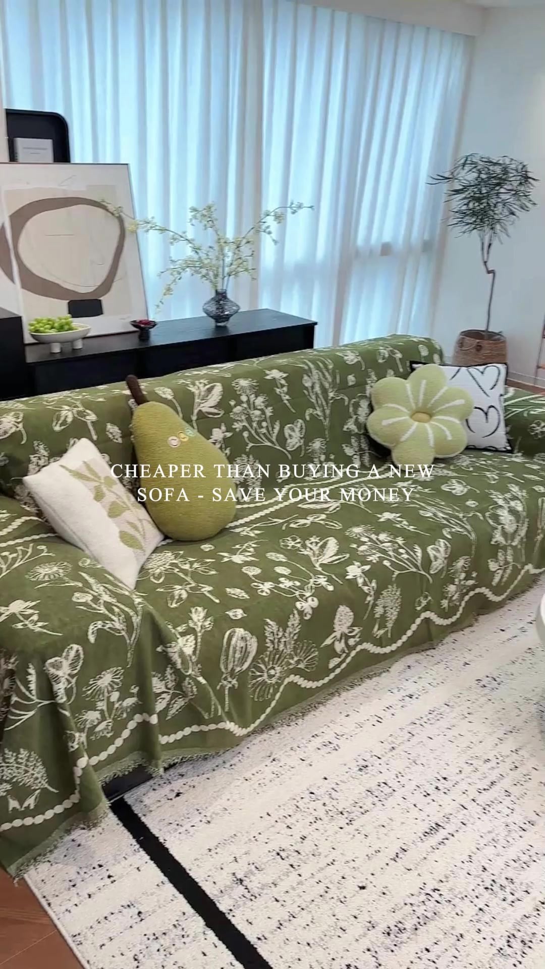 Exquisite edge stitching prevents fraying and curling, maintains neat appearance for long time. #petfriendly #easyclean #homedecor #couchcover #sofacover